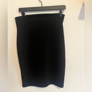 Black woven pencil skirt - knee length size medium